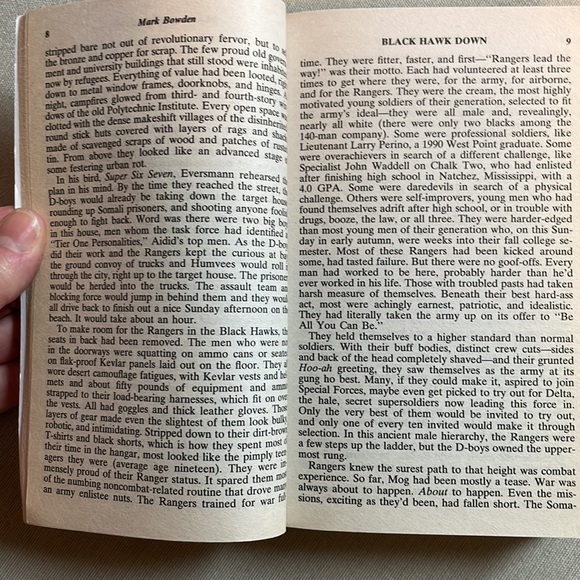 📚2/$6 Black Hawk Down: A Story of Modern War - Picture 11 of 12